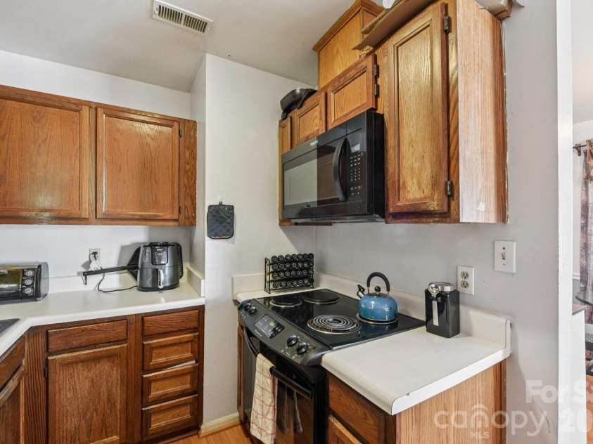 6025 Crape Myrtle Lane, Charlotte, NC 28216.  MLS# CAR4327865, YatesRealty ID 2058. 