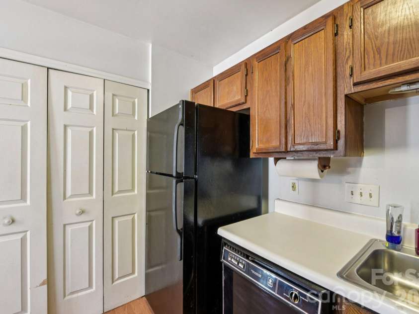 6025 Crape Myrtle Lane, Charlotte, NC 28216.  MLS# CAR4327865, YatesRealty ID 2058. 