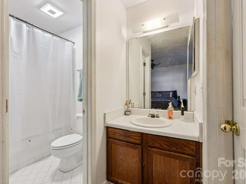 6025 Crape Myrtle Lane, Charlotte, NC 28216.  MLS# CAR4327865, YatesRealty ID 2058. 