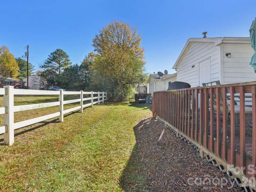 6025 Crape Myrtle Lane, Charlotte, NC 28216.  MLS# CAR4327865, YatesRealty ID 2058. 