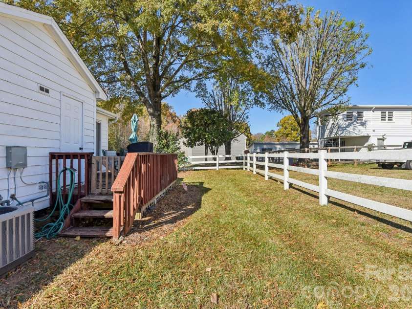 6025 Crape Myrtle Lane, Charlotte, NC 28216.  MLS# CAR4327865, YatesRealty ID 2058. 