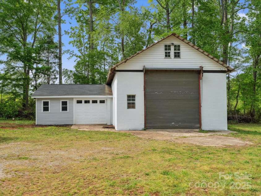 195 Bluebird Lane, Salisbury, NC 28146.  MLS# CAR4259402, YatesRealty ID 20581. 2 story and single garage