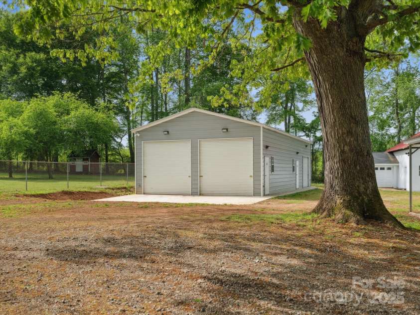 195 Bluebird Lane, Salisbury, NC 28146.  MLS# CAR4259402, YatesRealty ID 20581. Gray Detached Garage