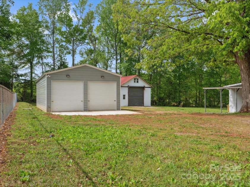 195 Bluebird Lane, Salisbury, NC 28146.  MLS# CAR4259402, YatesRealty ID 20581. Gray Detached Garage