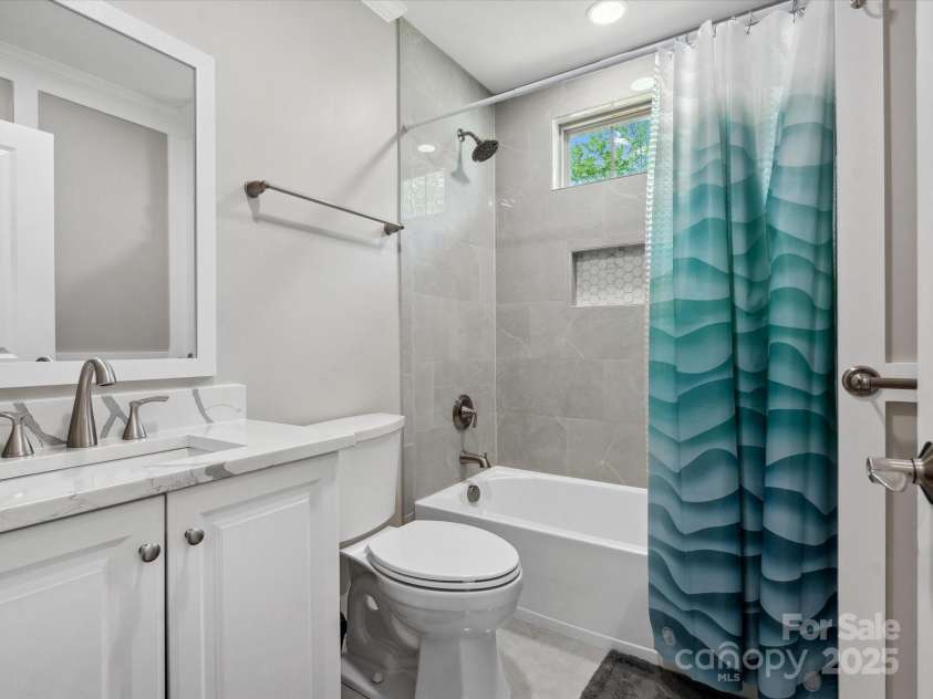 195 Bluebird Lane, Salisbury, NC 28146.  MLS# CAR4259402, YatesRealty ID 20581. Guest Bath