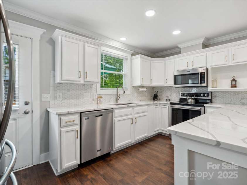 195 Bluebird Lane, Salisbury, NC 28146.  MLS# CAR4259402, YatesRealty ID 20581. Kitchen