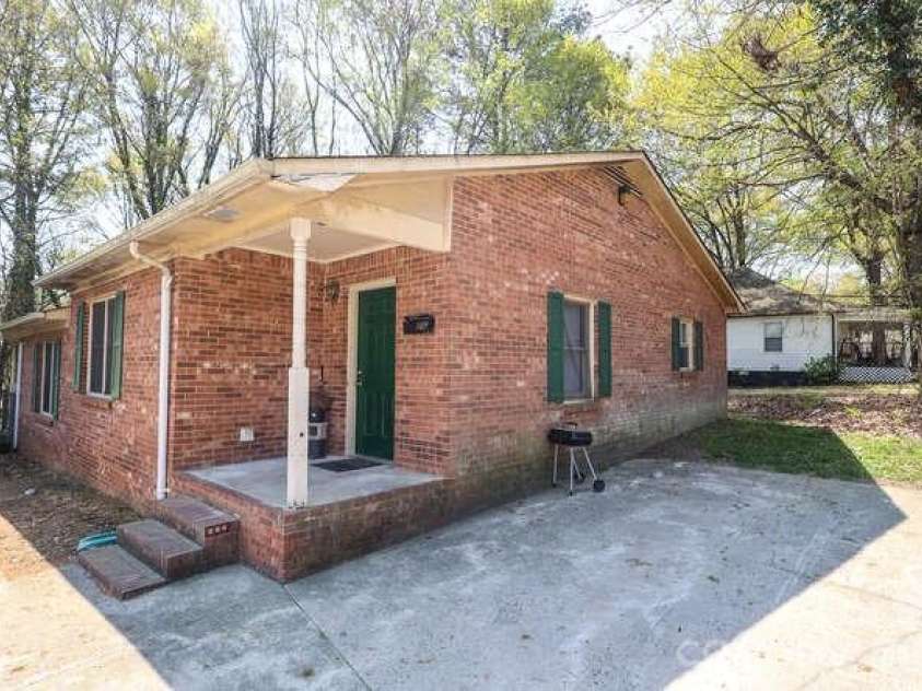 1401 Mauney Avenue, Gastonia, NC 28052.  MLS# CAR4363159, YatesRealty ID 20582. 