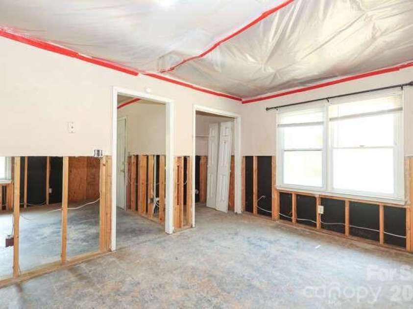 1401 Mauney Avenue, Gastonia, NC 28052.  MLS# CAR4363159, YatesRealty ID 20582. 