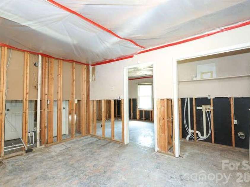 1401 Mauney Avenue, Gastonia, NC 28052.  MLS# CAR4363159, YatesRealty ID 20582. 