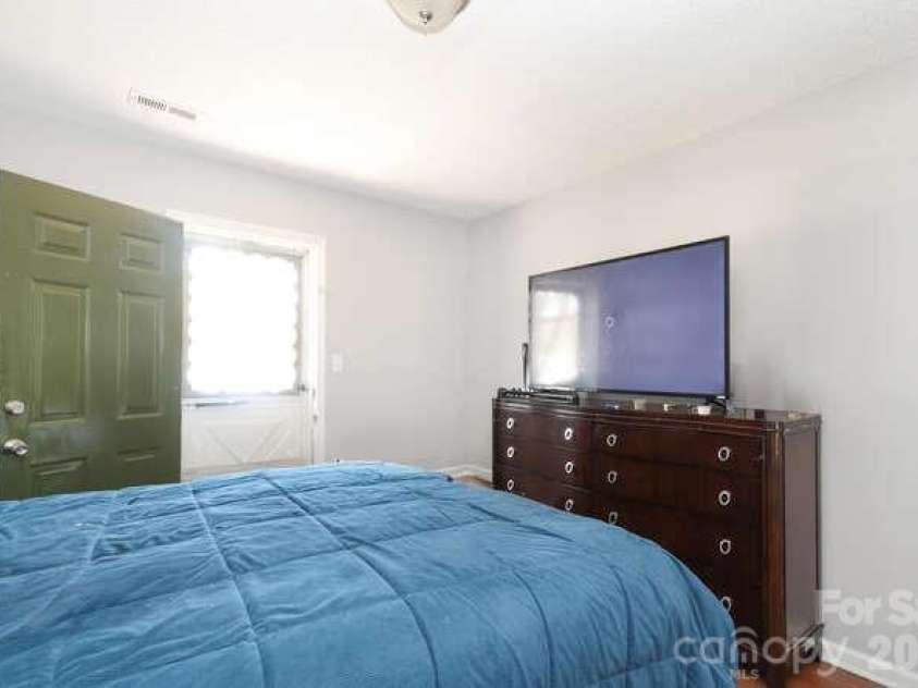 1401 Mauney Avenue, Gastonia, NC 28052.  MLS# CAR4363159, YatesRealty ID 20582. 
