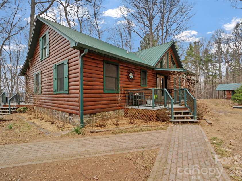 462 Little Mountain Road, Bakersville, NC 28705.  MLS# CAR4372951, YatesRealty ID 20583. 