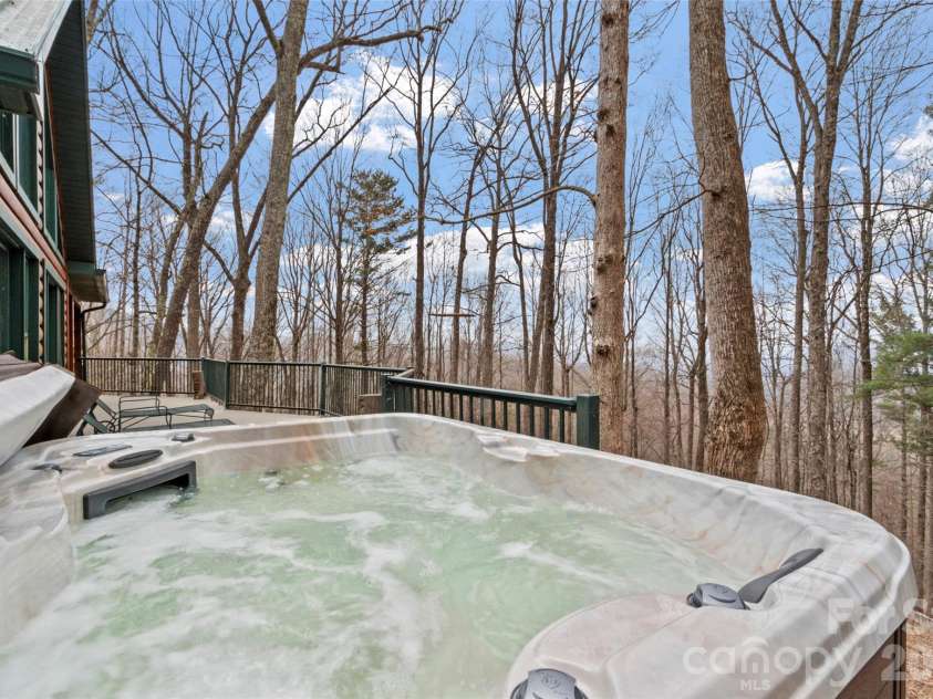 462 Little Mountain Road, Bakersville, NC 28705.  MLS# CAR4372951, YatesRealty ID 20583. 