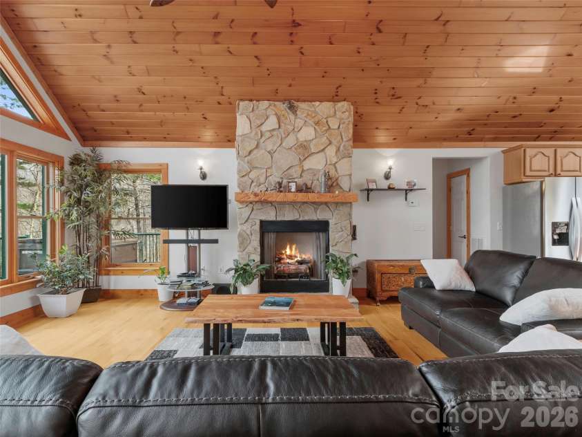 462 Little Mountain Road, Bakersville, NC 28705.  MLS# CAR4372951, YatesRealty ID 20583. 