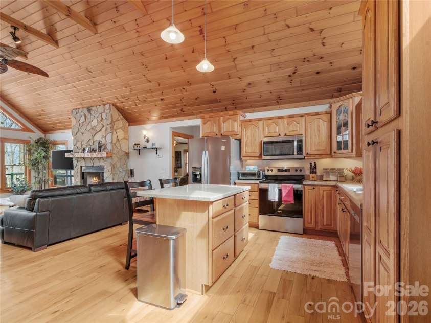462 Little Mountain Road, Bakersville, NC 28705.  MLS# CAR4372951, YatesRealty ID 20583. 