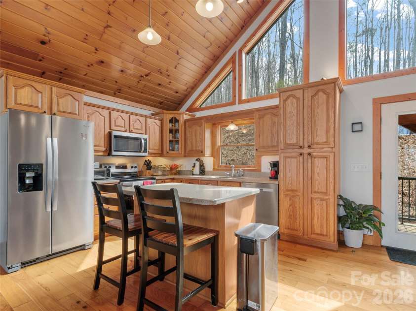 462 Little Mountain Road, Bakersville, NC 28705.  MLS# CAR4372951, YatesRealty ID 20583. 