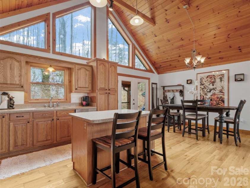 462 Little Mountain Road, Bakersville, NC 28705.  MLS# CAR4372951, YatesRealty ID 20583. 