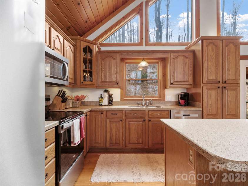 462 Little Mountain Road, Bakersville, NC 28705.  MLS# CAR4372951, YatesRealty ID 20583. 
