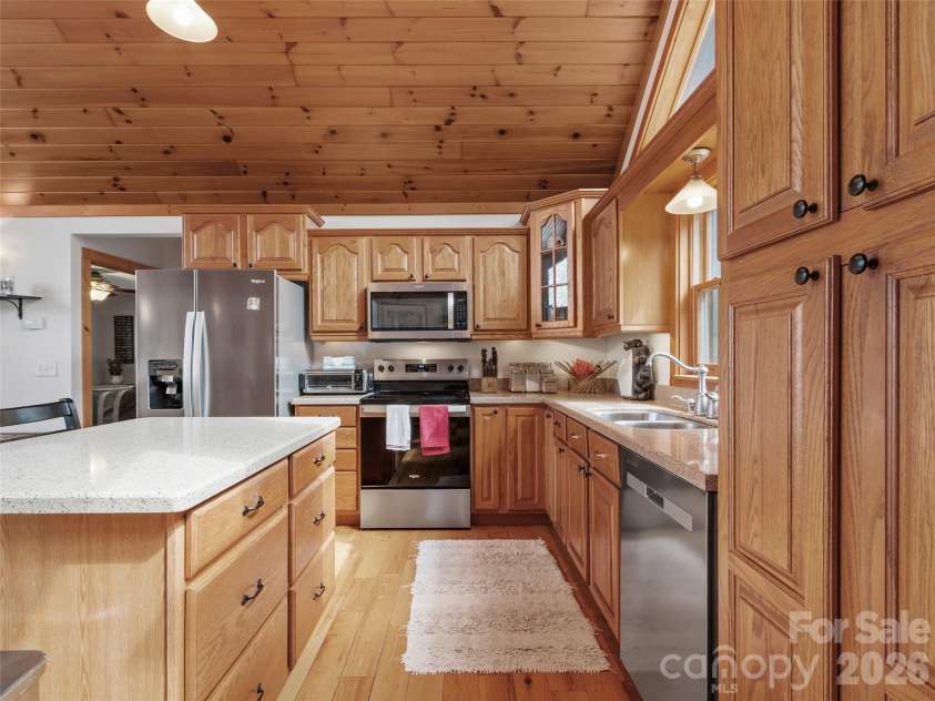 462 Little Mountain Road, Bakersville, NC 28705.  MLS# CAR4372951, YatesRealty ID 20583. 
