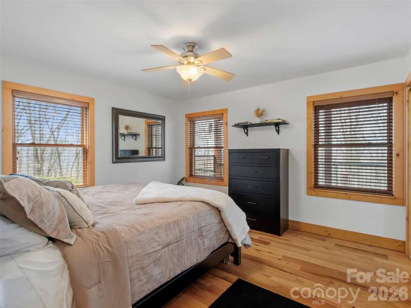 462 Little Mountain Road, Bakersville, NC 28705.  MLS# CAR4372951, YatesRealty ID 20583. 