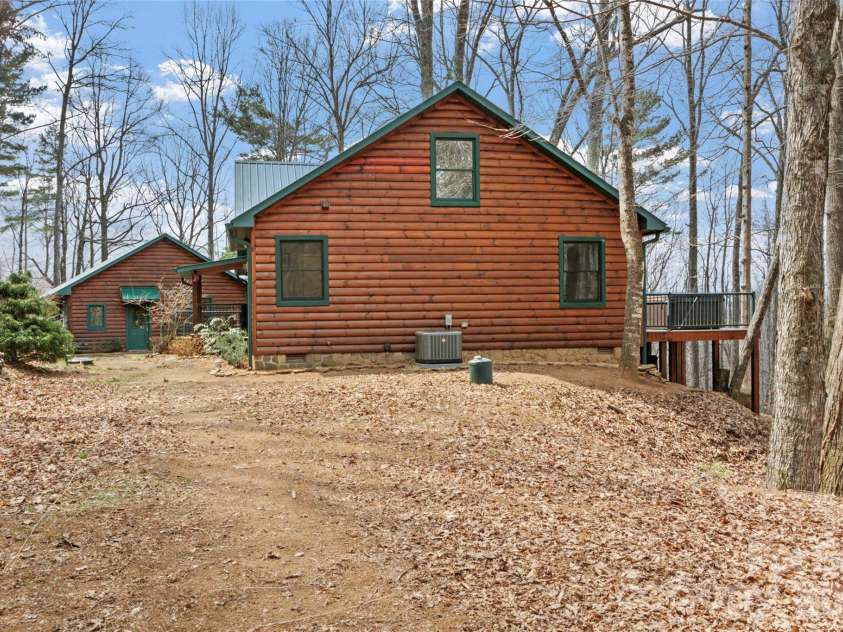 462 Little Mountain Road, Bakersville, NC 28705.  MLS# CAR4372951, YatesRealty ID 20583. 