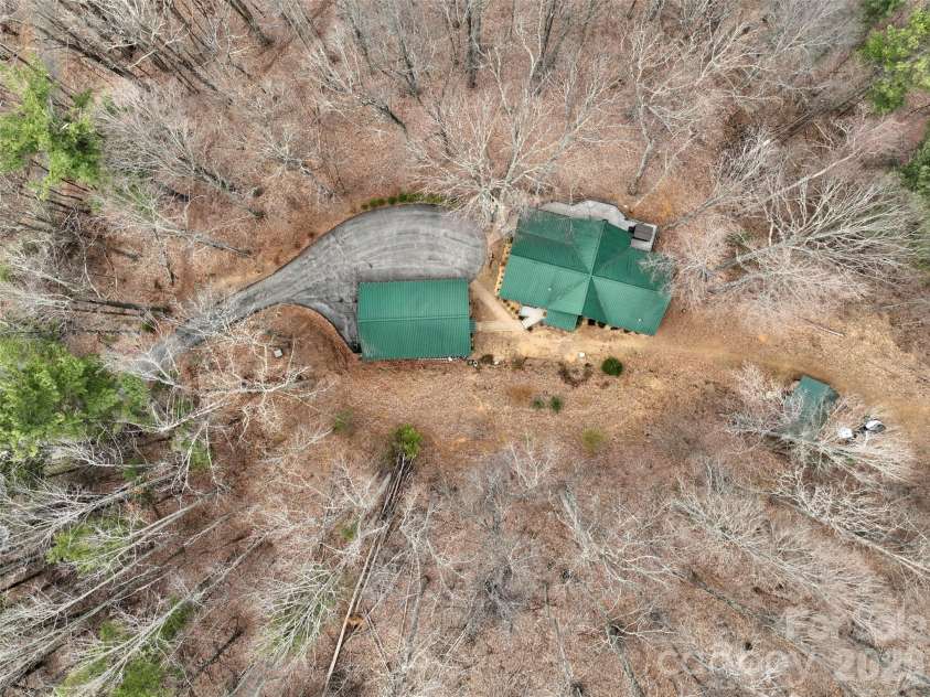 462 Little Mountain Road, Bakersville, NC 28705.  MLS# CAR4372951, YatesRealty ID 20583. 