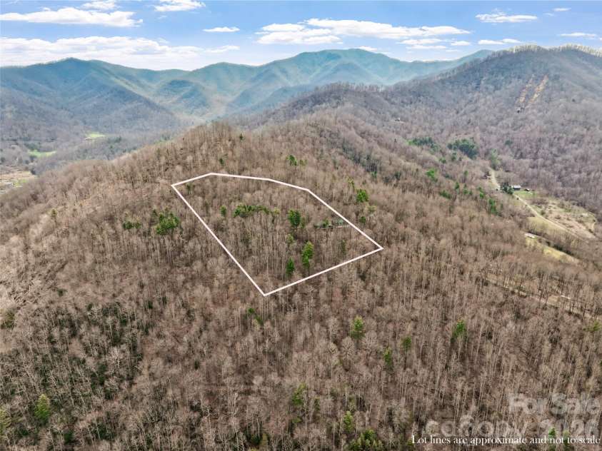 462 Little Mountain Road, Bakersville, NC 28705.  MLS# CAR4372951, YatesRealty ID 20583. 