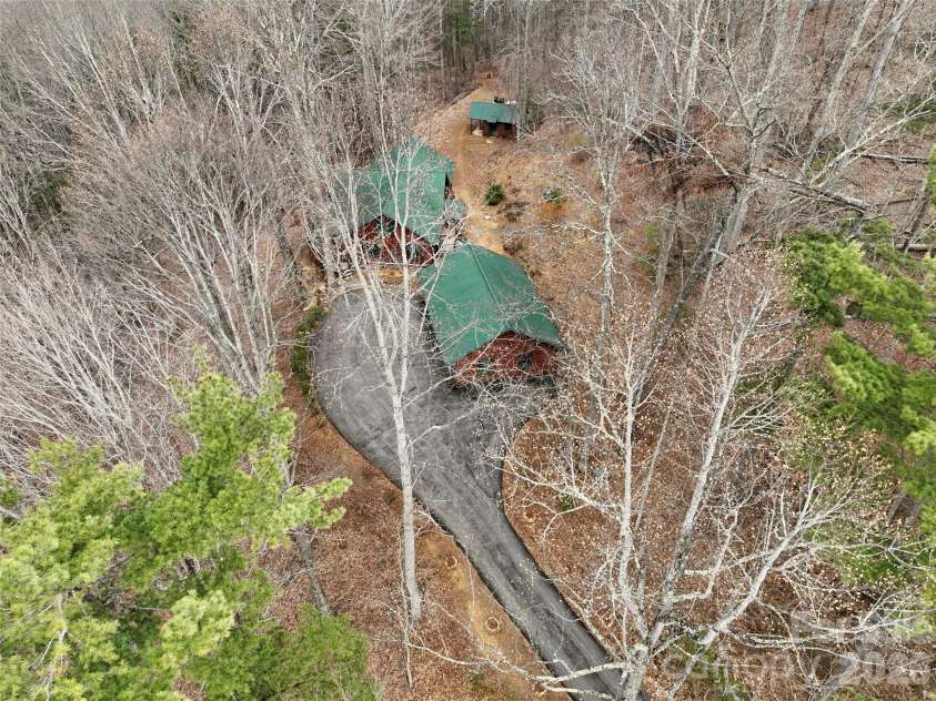 462 Little Mountain Road, Bakersville, NC 28705.  MLS# CAR4372951, YatesRealty ID 20583. 
