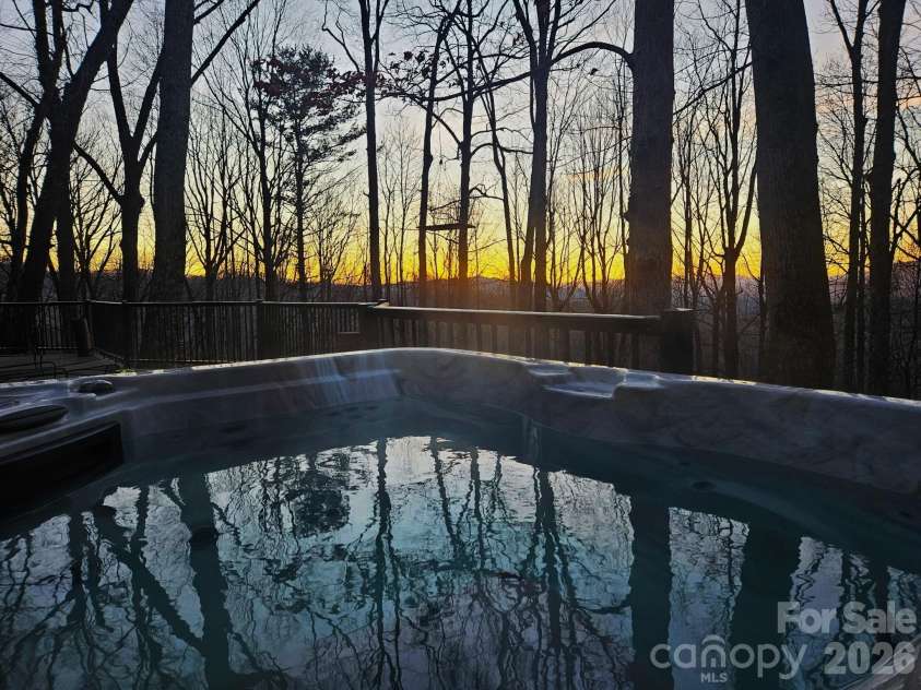 462 Little Mountain Road, Bakersville, NC 28705.  MLS# CAR4372951, YatesRealty ID 20583. 