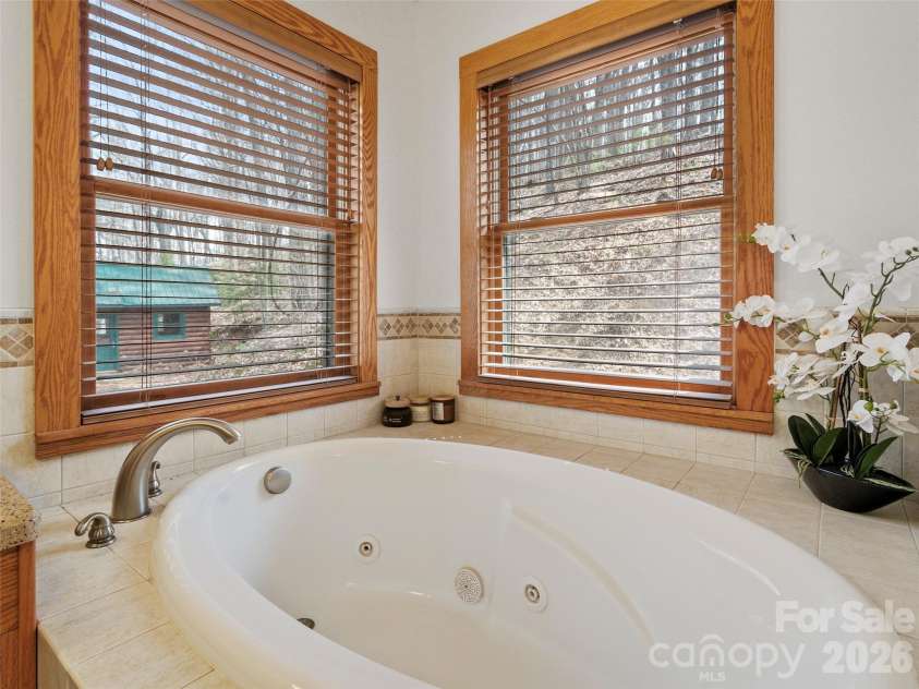 462 Little Mountain Road, Bakersville, NC 28705.  MLS# CAR4372951, YatesRealty ID 20583. Primary Bathroom