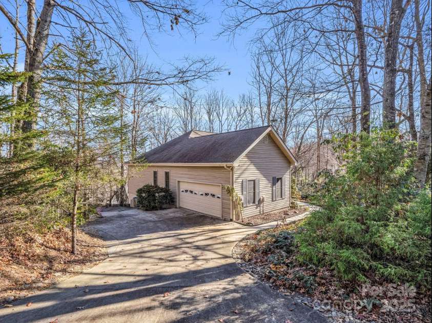 84 Usdasdi Drive, Brevard, NC 28712.  MLS# CAR4205380, YatesRealty ID 20583. 