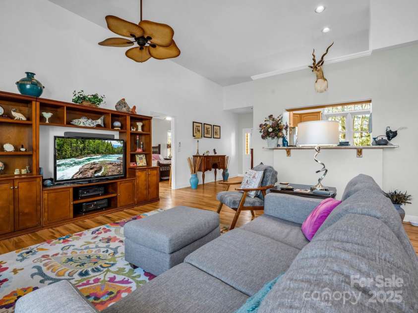 84 Usdasdi Drive, Brevard, NC 28712.  MLS# CAR4205380, YatesRealty ID 20583. 