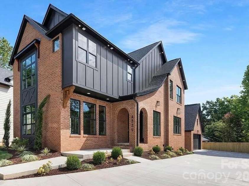 4339 Castlewood Road, Charlotte, NC 28209.  MLS# CAR4379189, YatesRealty ID 20584. 