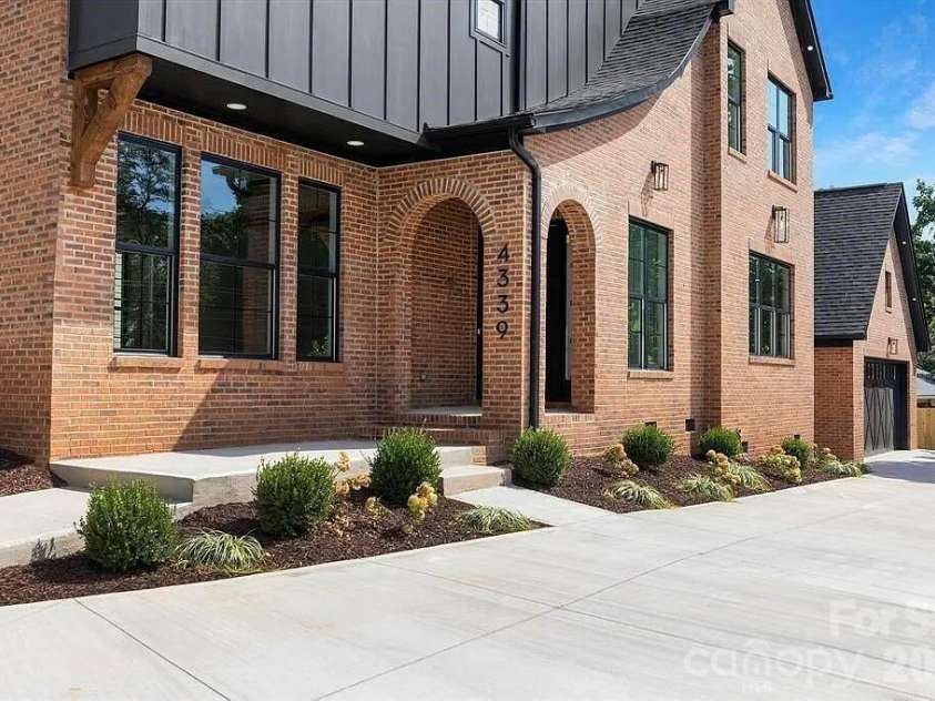 4339 Castlewood Road, Charlotte, NC 28209.  MLS# CAR4379189, YatesRealty ID 20584. 