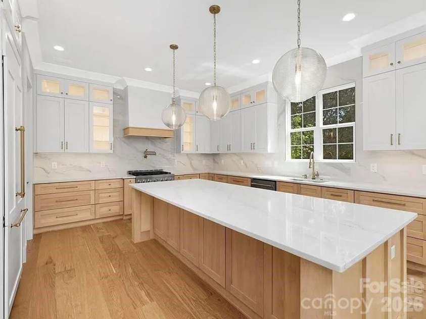 4339 Castlewood Road, Charlotte, NC 28209.  MLS# CAR4379189, YatesRealty ID 20584. 