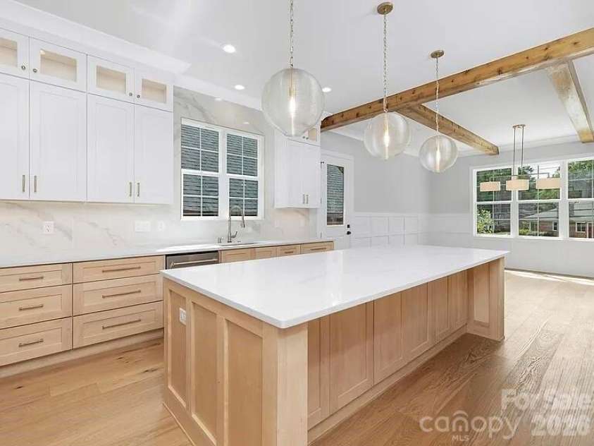 4339 Castlewood Road, Charlotte, NC 28209.  MLS# CAR4379189, YatesRealty ID 20584. 