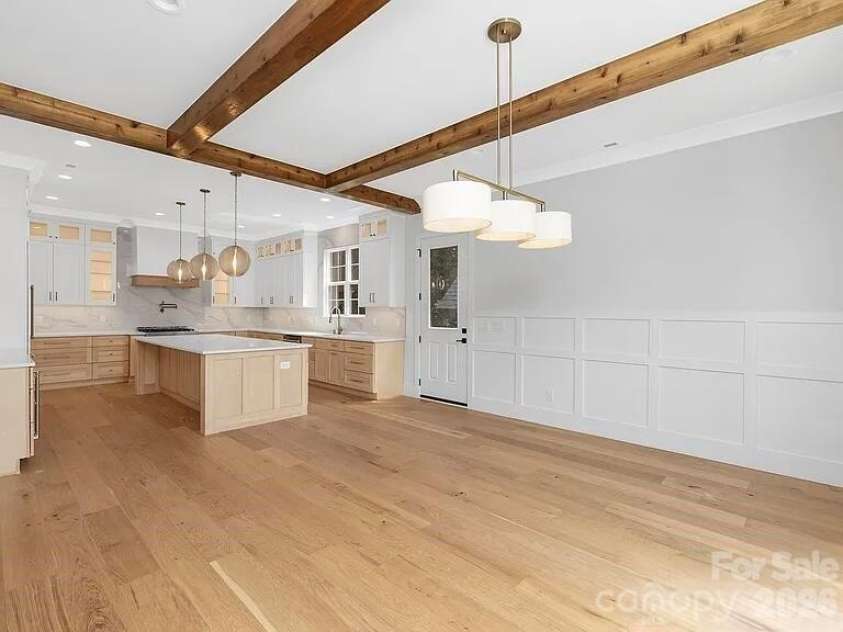4339 Castlewood Road, Charlotte, NC 28209.  MLS# CAR4379189, YatesRealty ID 20584. 