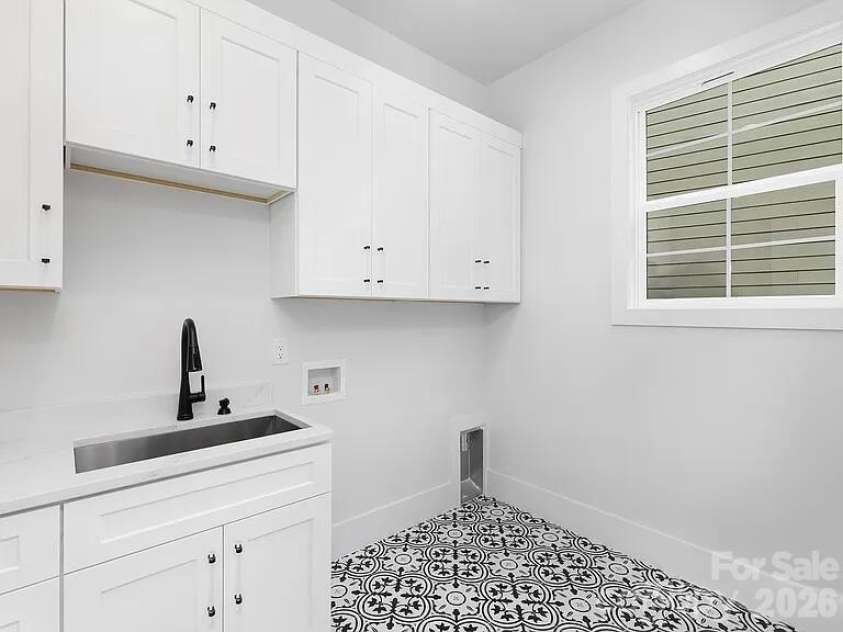 4339 Castlewood Road, Charlotte, NC 28209.  MLS# CAR4379189, YatesRealty ID 20584. 
