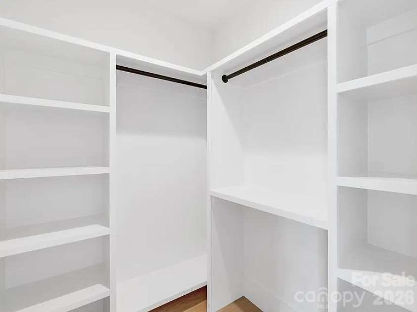 4339 Castlewood Road, Charlotte, NC 28209.  MLS# CAR4379189, YatesRealty ID 20584. 