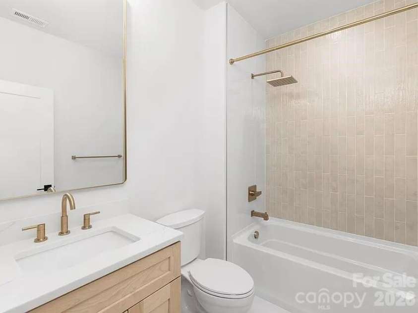 4339 Castlewood Road, Charlotte, NC 28209.  MLS# CAR4379189, YatesRealty ID 20584. 