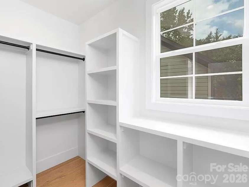 4339 Castlewood Road, Charlotte, NC 28209.  MLS# CAR4379189, YatesRealty ID 20584. 