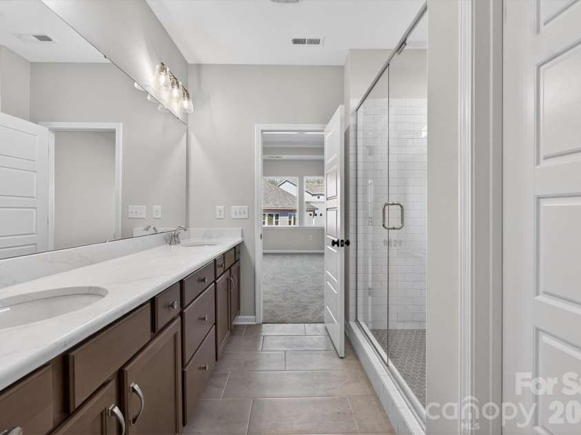 2234 Camber Drive, Gastonia, NC 28054.  MLS# CAR4314341, YatesRealty ID 20587. Premier Bath