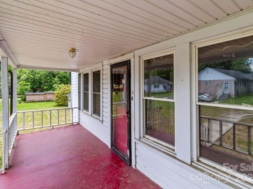 2809 Main Street, Kannapolis, NC 28081.  MLS# CAR4259233, YatesRealty ID 20587. 