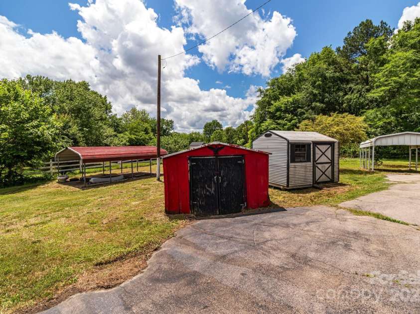 2809 Main Street, Kannapolis, NC 28081.  MLS# CAR4259233, YatesRealty ID 20587. 