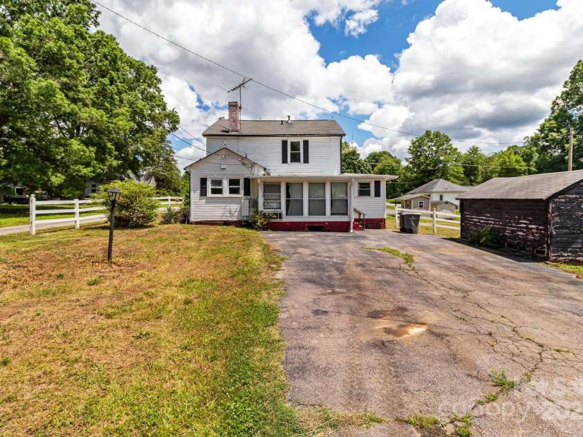 2809 Main Street, Kannapolis, NC 28081.  MLS# CAR4259233, YatesRealty ID 20587. 