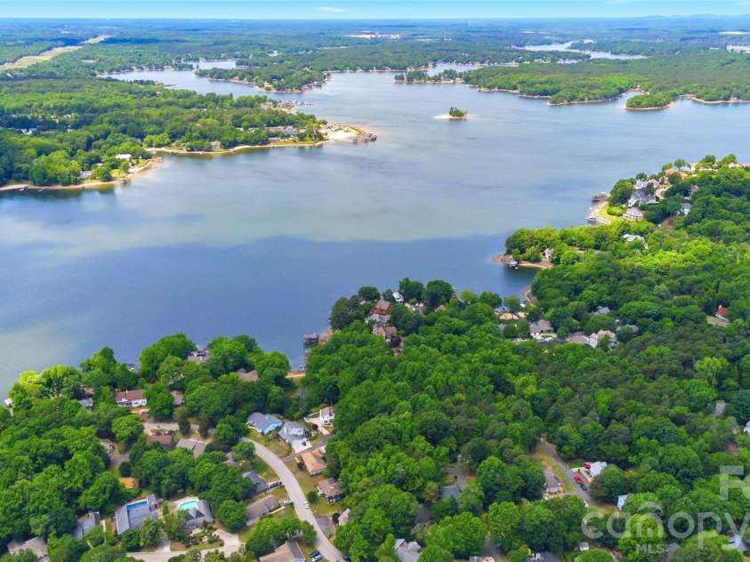 3066 Point Clear Drive, Fort Mill, SC 29708.  MLS# CAR4373528, YatesRealty ID 20589. 