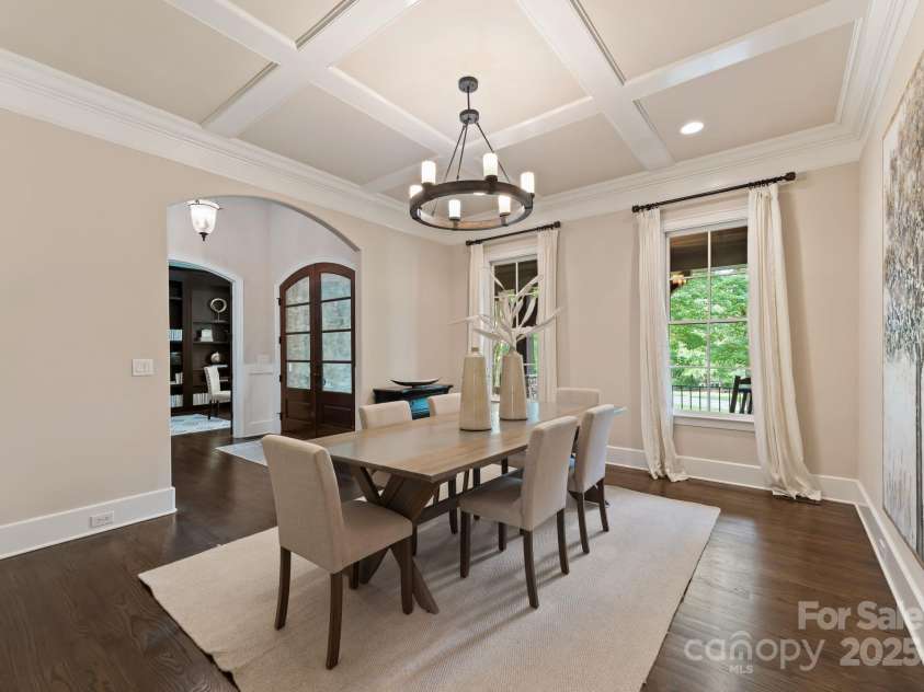 408 Covington Crossing, Matthews, NC 28104.  MLS# CAR4272169, YatesRealty ID 20589. The formal dining room