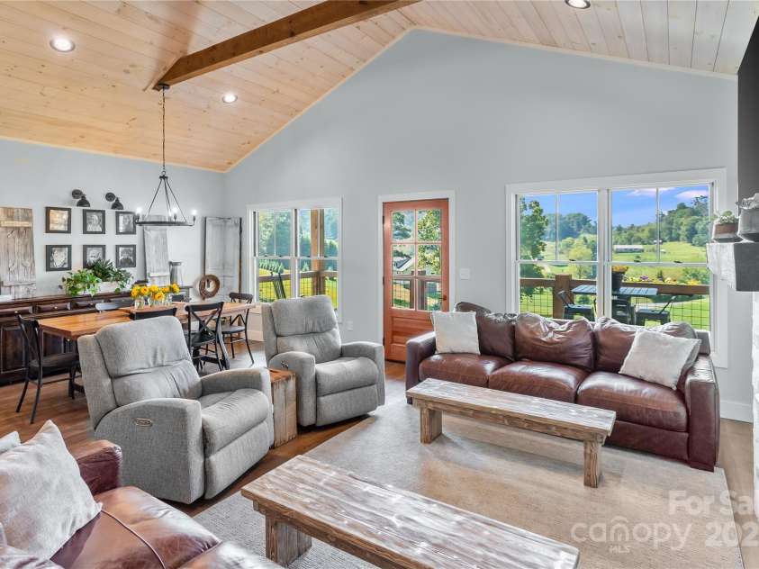 100 Kinloch Lane, Clyde, NC 28721.  MLS# CAR4305971, YatesRealty ID 2059. 