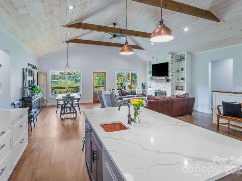 100 Kinloch Lane, Clyde, NC 28721.  MLS# CAR4305971, YatesRealty ID 2059. 