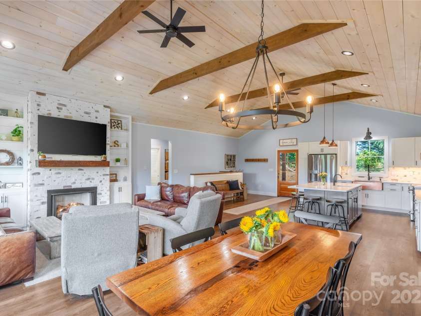 100 Kinloch Lane, Clyde, NC 28721.  MLS# CAR4305971, YatesRealty ID 2059. 