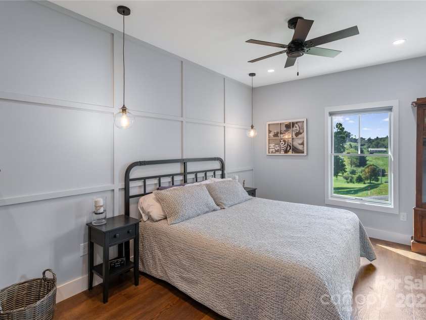 100 Kinloch Lane, Clyde, NC 28721.  MLS# CAR4305971, YatesRealty ID 2059. 